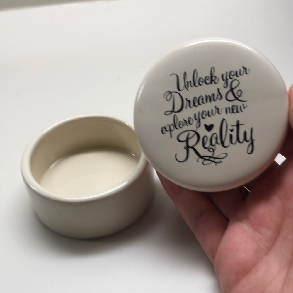 Small Ceramic Box - Picture 3 of 5